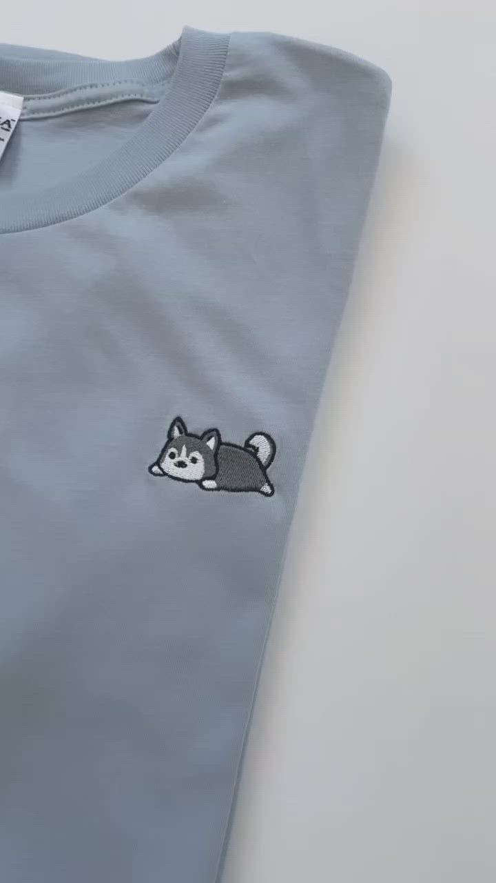 Relaxing Grey Husky Embroidered T-Shirt